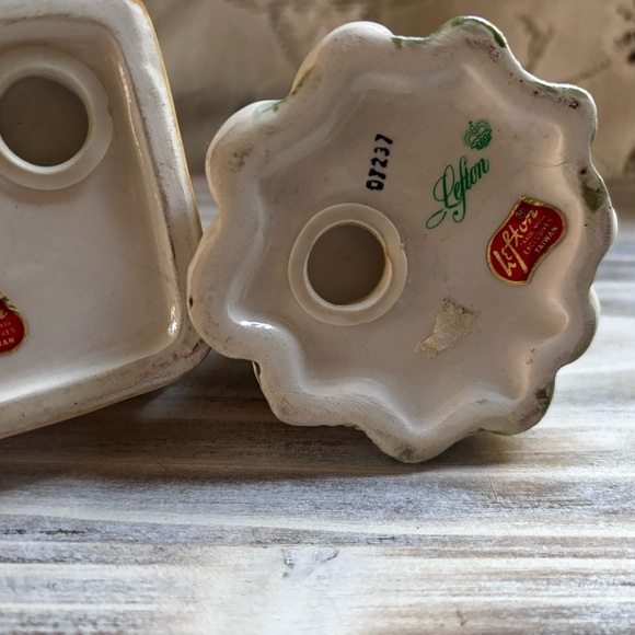 Lefton vintage Salt & pepper winter cottage and tree - Picture 5 of 5